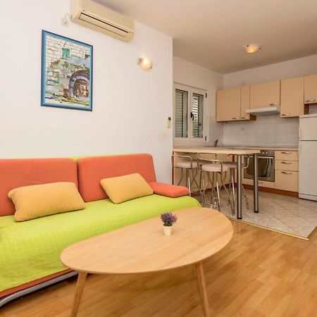 Lovely Apartment In Makarska With Kitchen Εξωτερικό φωτογραφία