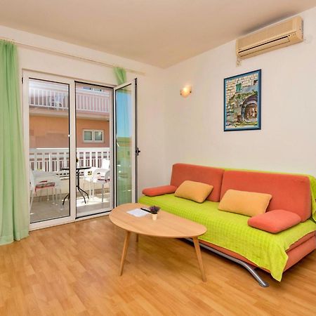 Lovely Apartment In Makarska With Kitchen Εξωτερικό φωτογραφία