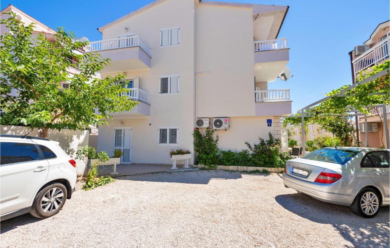 Lovely Apartment In Makarska With Kitchen Εξωτερικό φωτογραφία