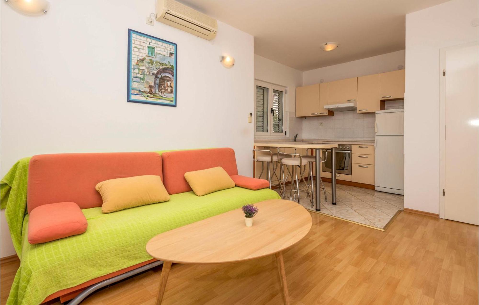 Lovely Apartment In Makarska With Kitchen Εξωτερικό φωτογραφία