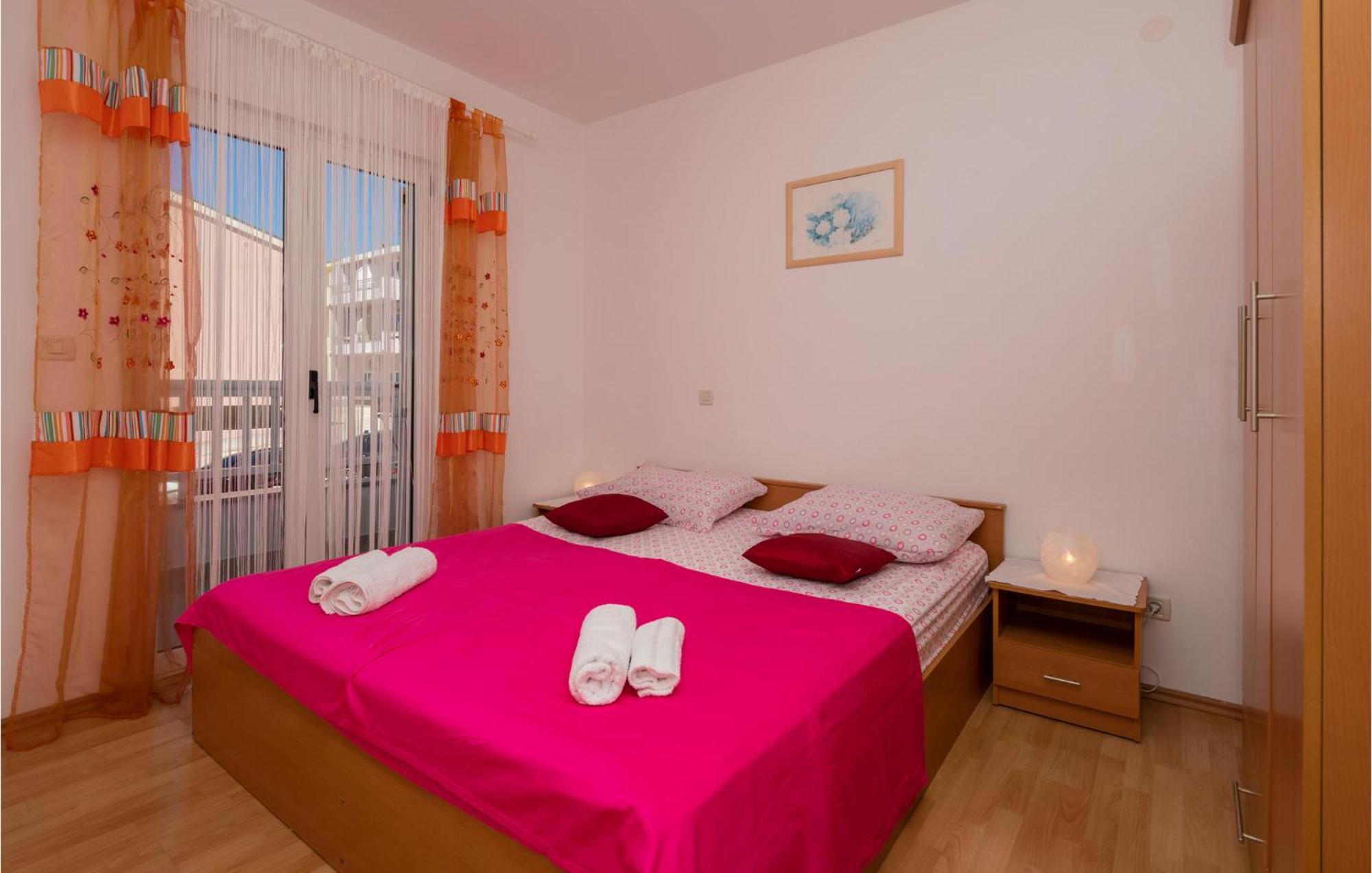 Lovely Apartment In Makarska With Kitchen Εξωτερικό φωτογραφία