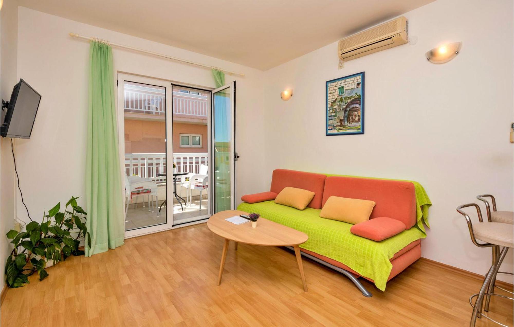 Lovely Apartment In Makarska With Kitchen Εξωτερικό φωτογραφία