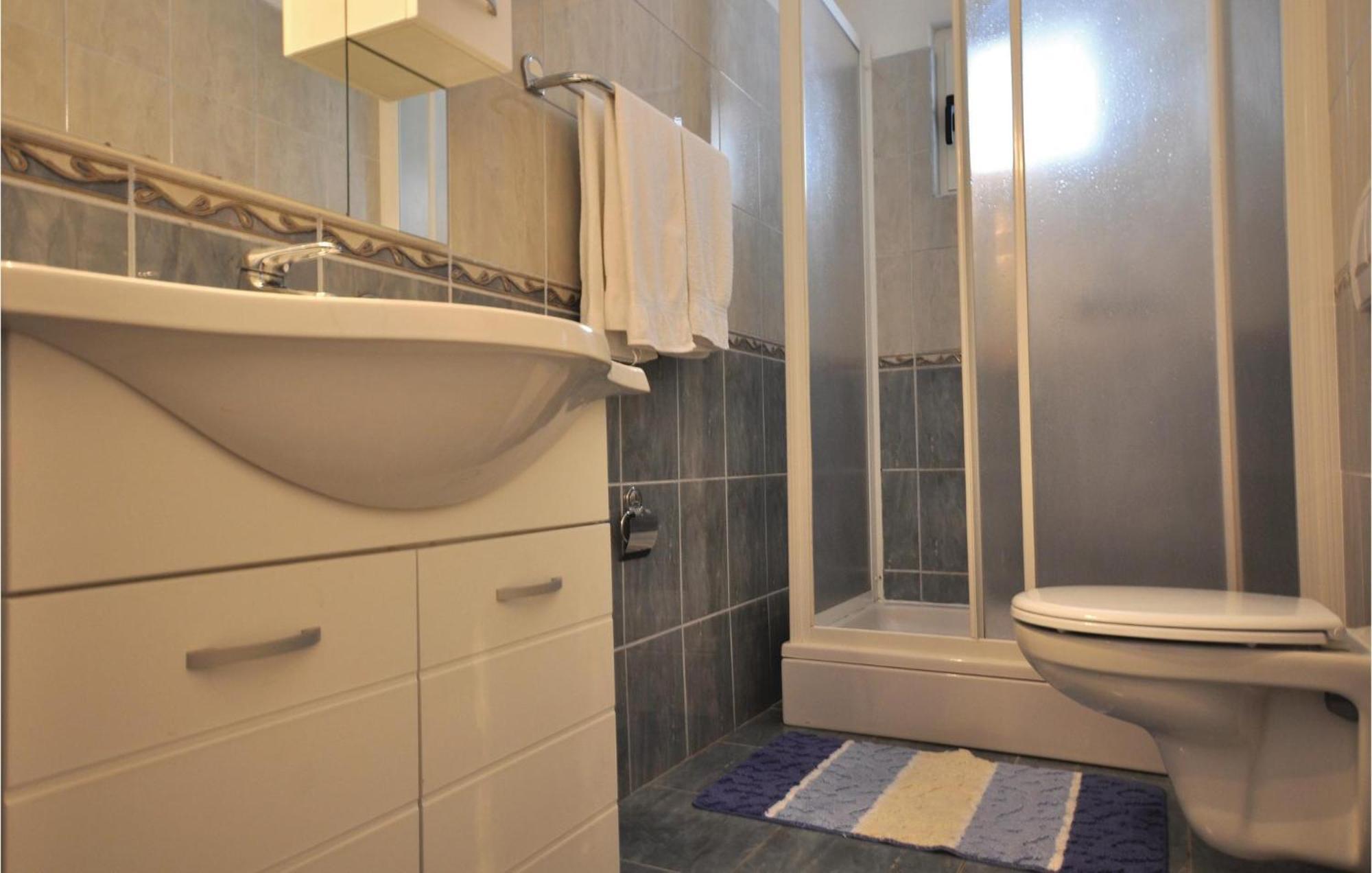 Lovely Apartment In Makarska With Kitchen Εξωτερικό φωτογραφία